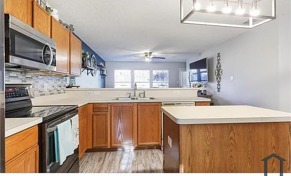 1109 Post Oak Trl — Photo 5