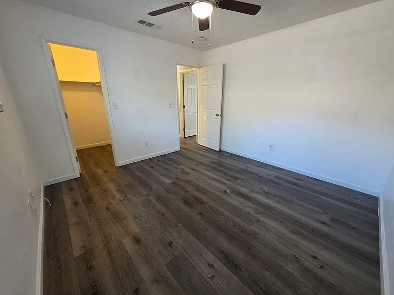 Gareth Ln - Triplex — Photo 23