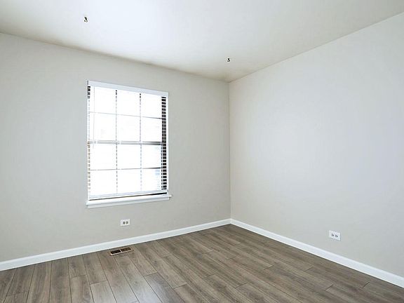 Bright & Sunny 2nd Bedroom