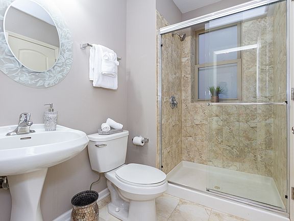 3rd image of 4401 S Lake Park Ave Unit 2