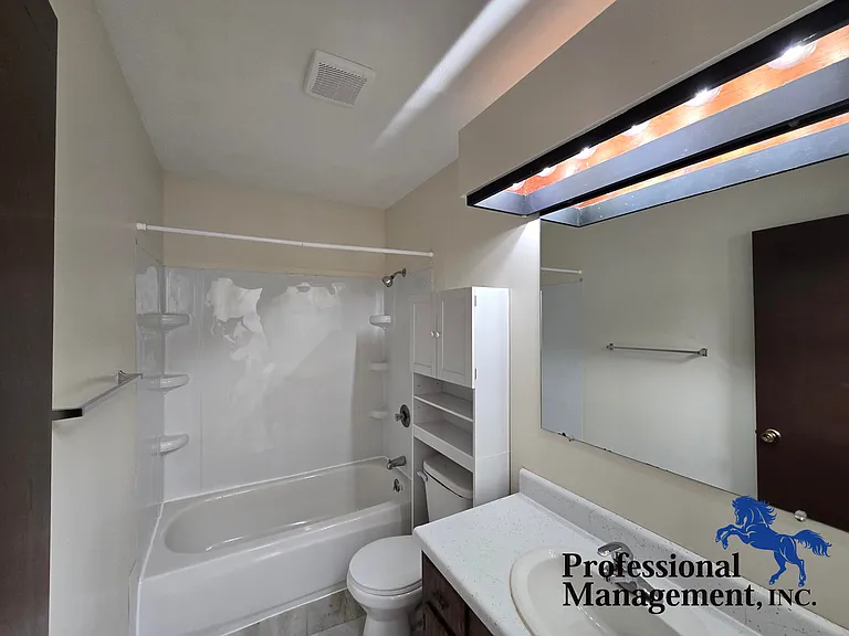 2214 Avenue C — Photo 10