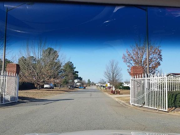3rd image of 104 Royal Arbor Ct