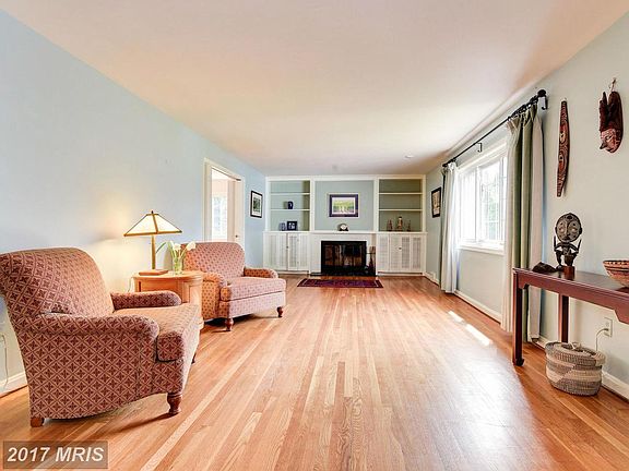 4th image of 9607 Bellevue Dr