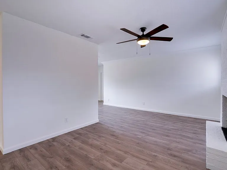 304 John Nance Garner Cir #A2 — Photo 3