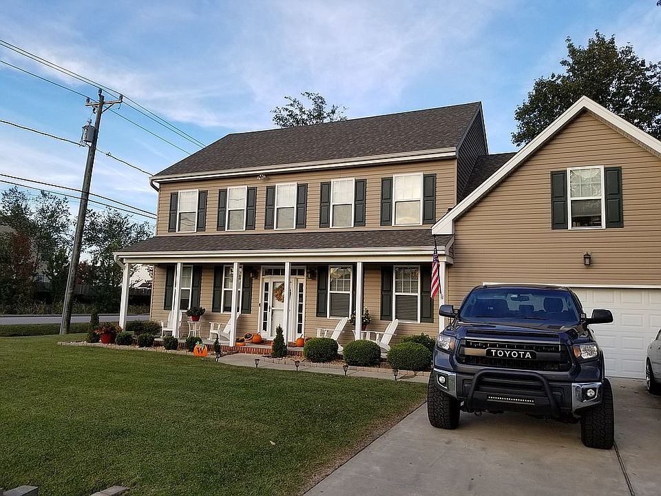 2nd image of 3104 Maude St