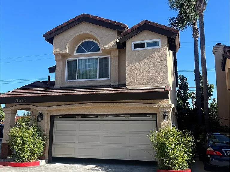 17570 Van Buren Ln — Photo 2