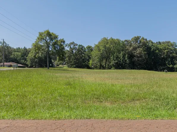 2 Standpipe Rd E, Marshall, TX 75670