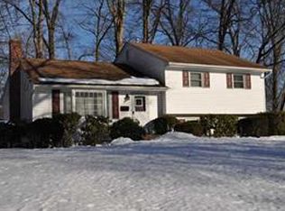 22 Verdin Dr, New City, NY 10956