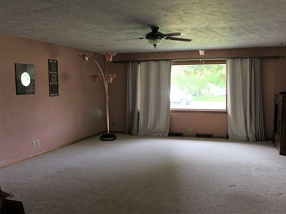 3rd image of 1122 N Lexington Dr