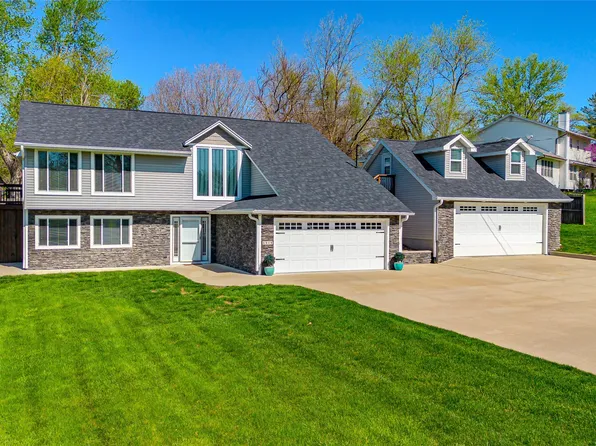 6810 Coburn Ln, Johnston, IA 50131