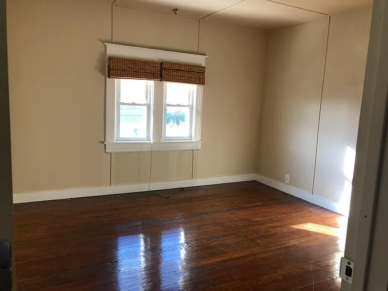 112 N Bruffey St — Photo 18