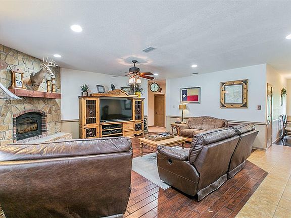 3rd image of 102 River Rock Ct