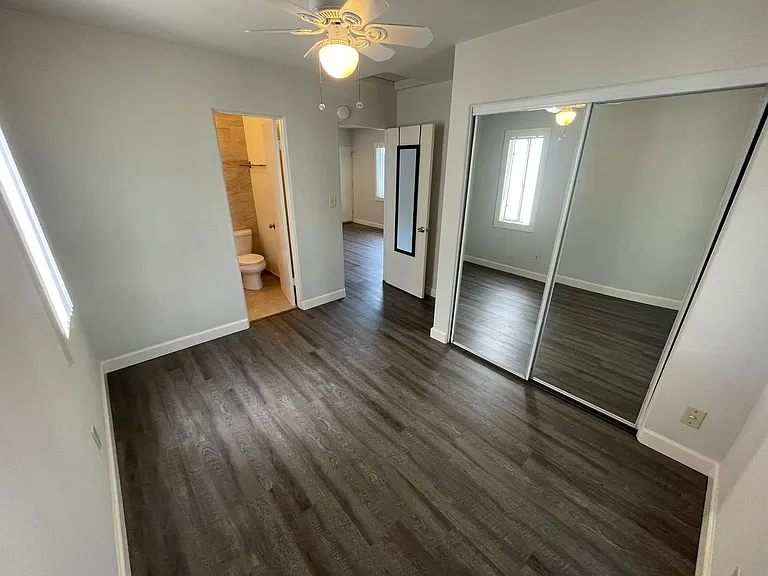 Mission Beach 1Bed 1 Bath steps from the water! — Photo 7