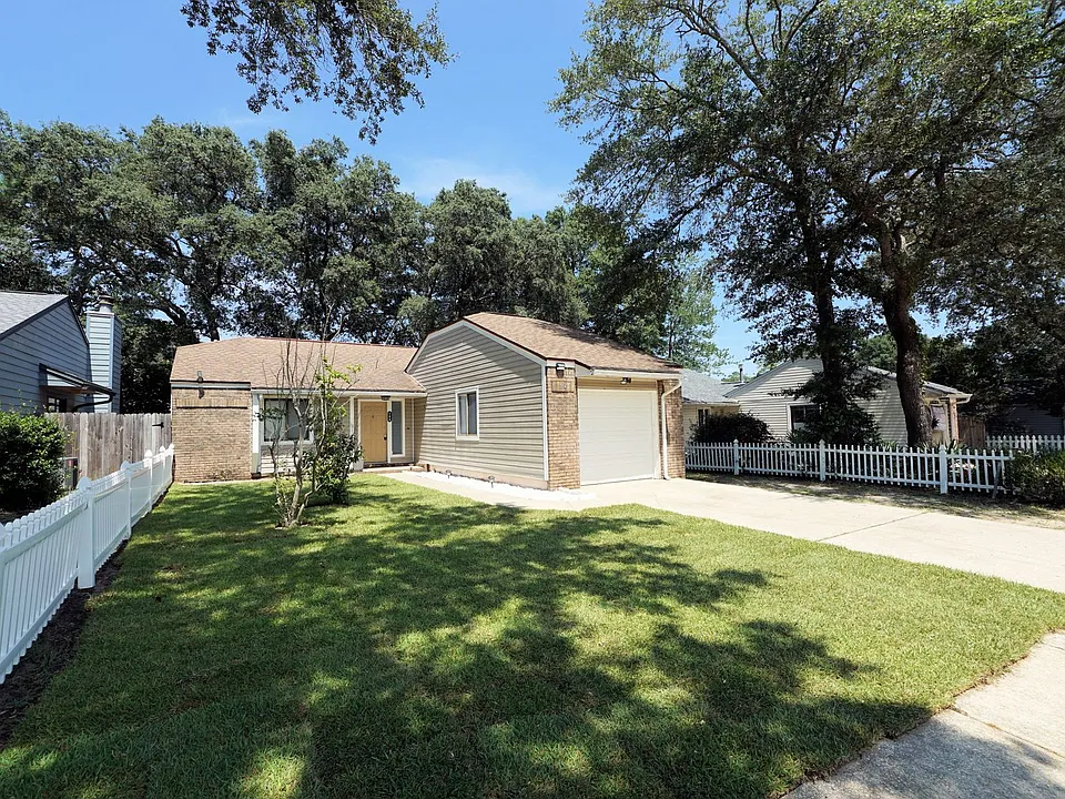 104 Cedar Ridge Way