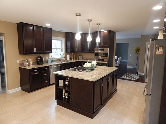 4th image of 418 Blackberry Dr