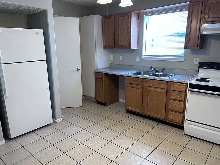 2316 W Elisa Ln #6 — Photo 3