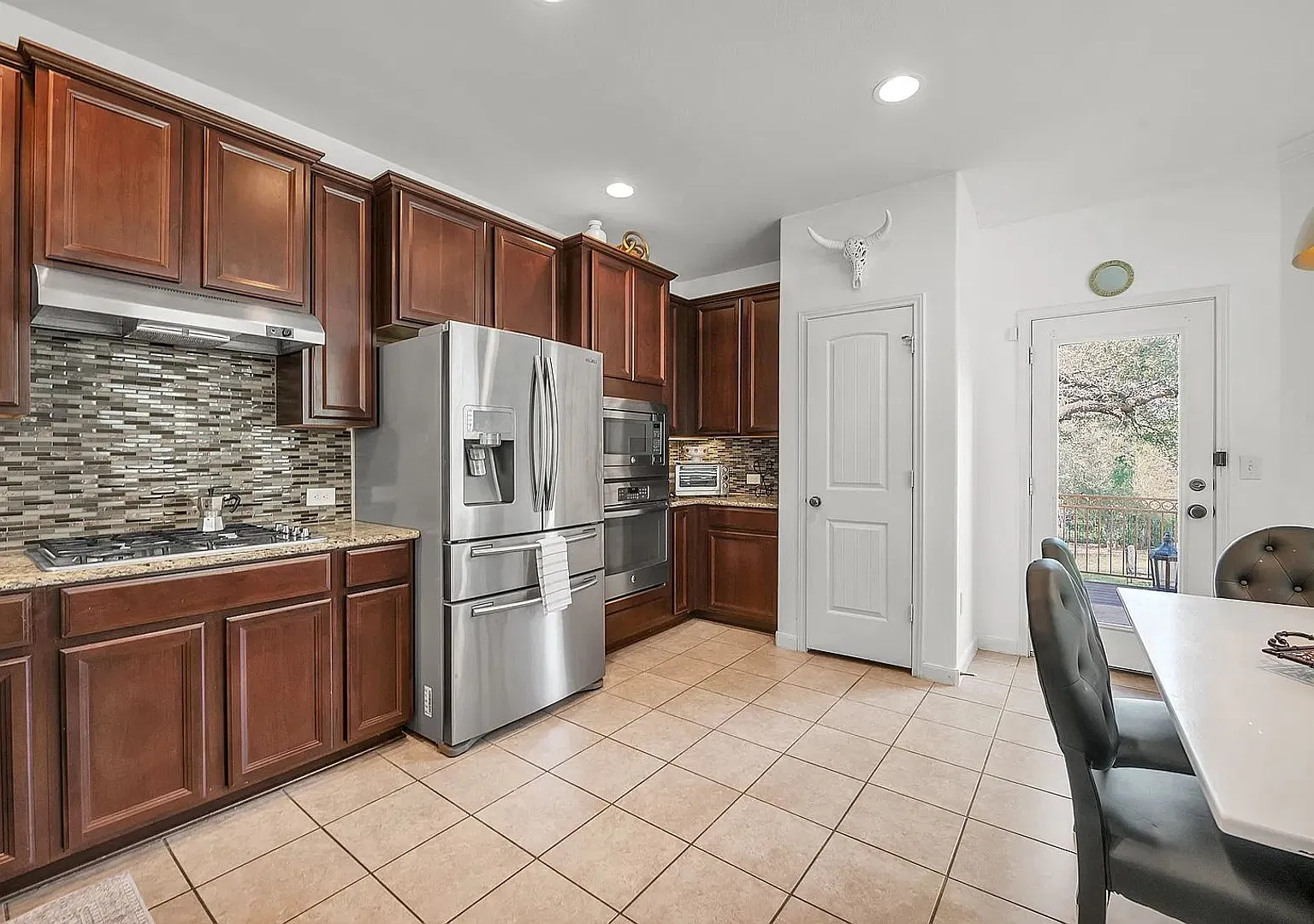 Room in 3 Bedroom Home at Meadowlark St — Photo 3