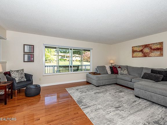5th image of 1420 Wilshire Pl