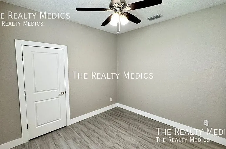 239 Hibiscus Ln — Photo 32