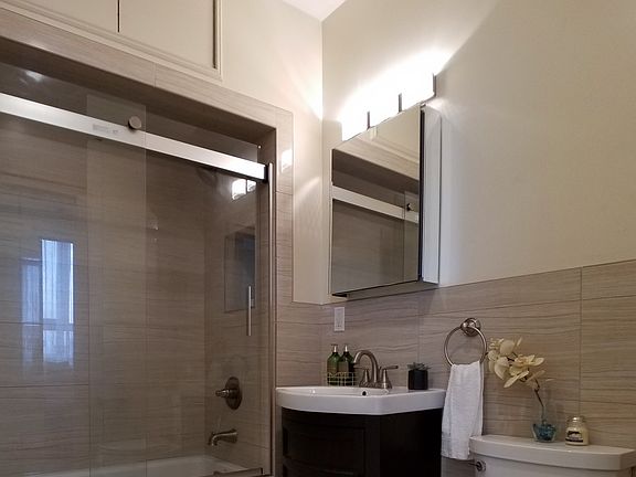 4th image of 4002 Broadway #54