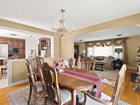 4th image of 172 Puritan Dr
