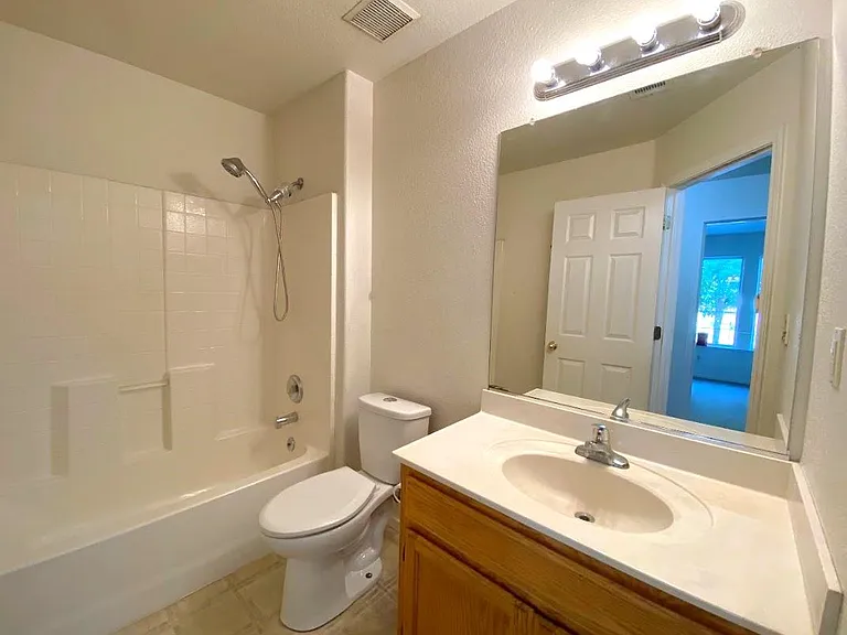3125 Campus Dr — Photo 11