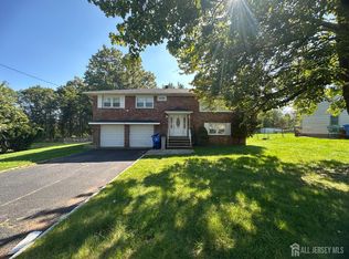 9 Holly Rd, Iselin, NJ 08830