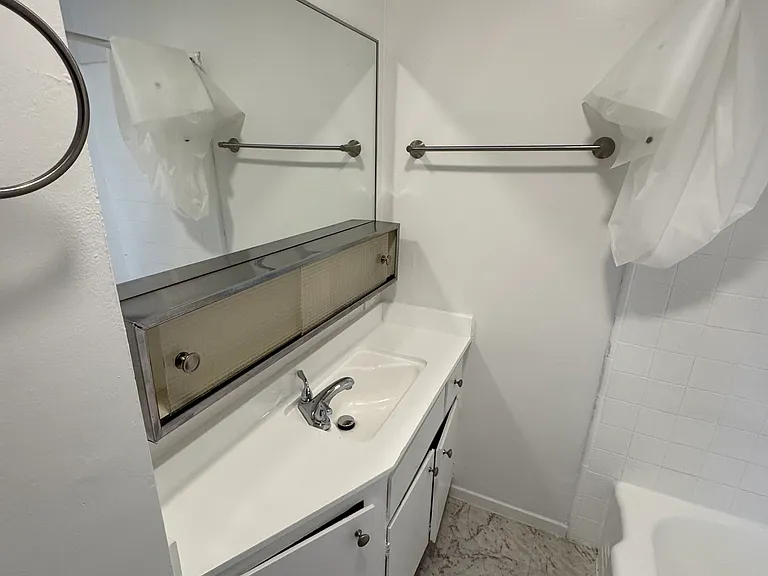 5068 Franklin Ave — Photo 13