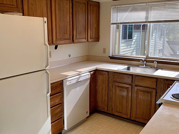 4th image of 14356 20th Ave NE #3W
