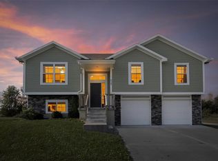 9707 E 222nd St, Peculiar, MO 64078