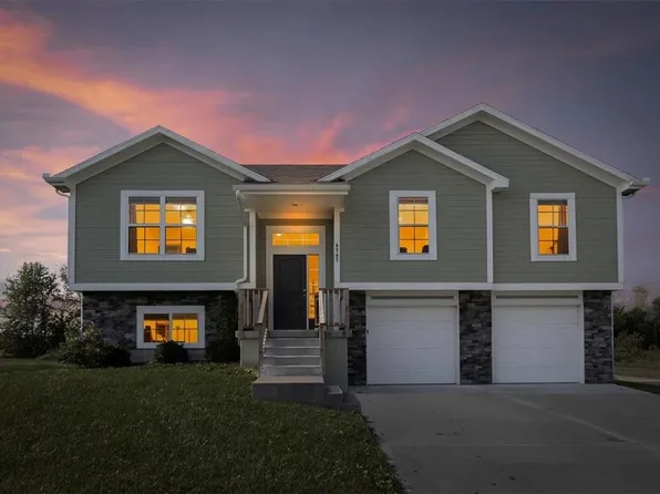 9707 E 222nd St, Peculiar, MO 64078