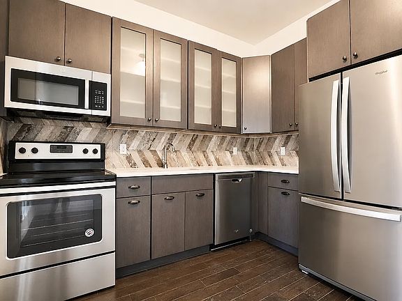 4th image of 1110 Halsey St #3