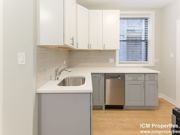 2nd image of 5045 N Damen Ave #5049-1W