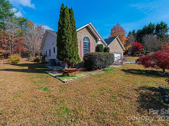 5th image of 3724 26th Street Dr NE