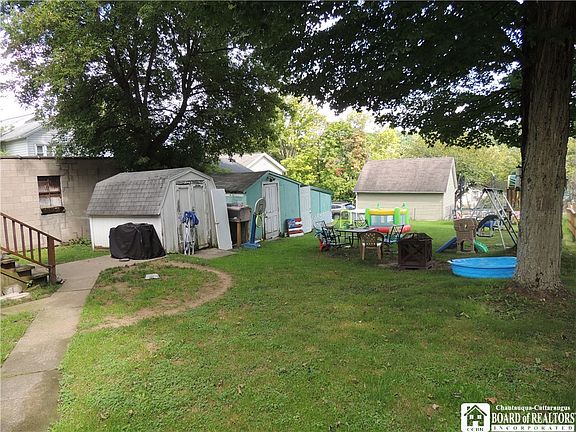 3rd image of 211 Hazzard St