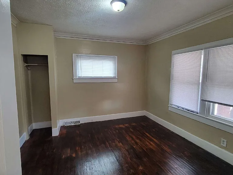 222 N Pershing Ave — Photo 4