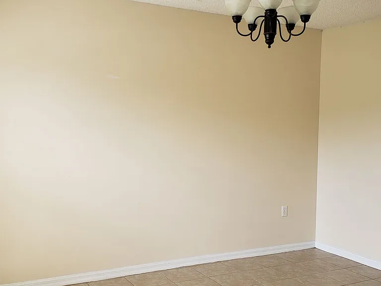 274 Curtis Ave — Photo 2