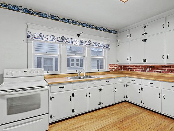 4th image of 83 Magnolia Ave
