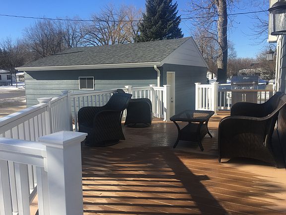 5th image of 1054 Sheyenne St