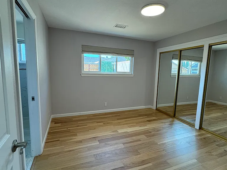 203 Tiny St — Photo 2