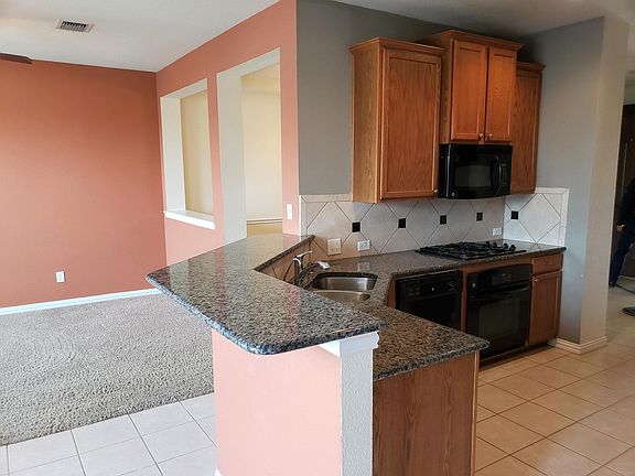 5th image of 1621 Southwestern Dr