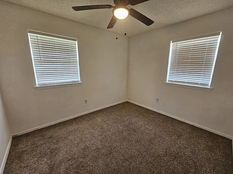 3202 SE Footman Ln — Photo 8