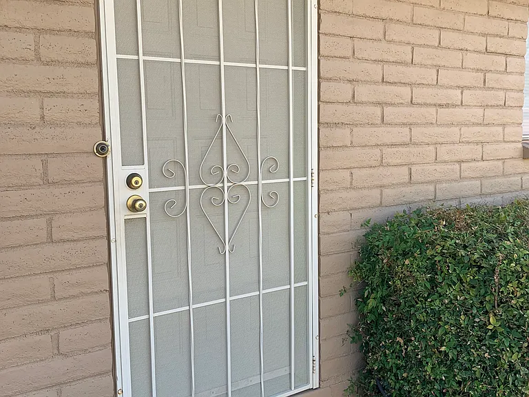 E Blacklidge Dr — Photo 3