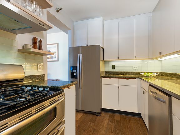 4th image of 4-74 48th Ave Penthouse 2-C