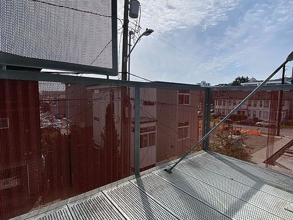 4th image of 1315 E Jefferson St #8301051
