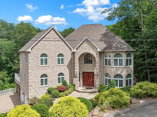 131 Ridgeway Dr, Feeding Hills, MA 01030