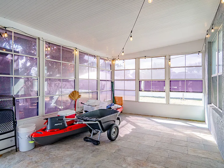 868 Huntington St NE — Photo 36