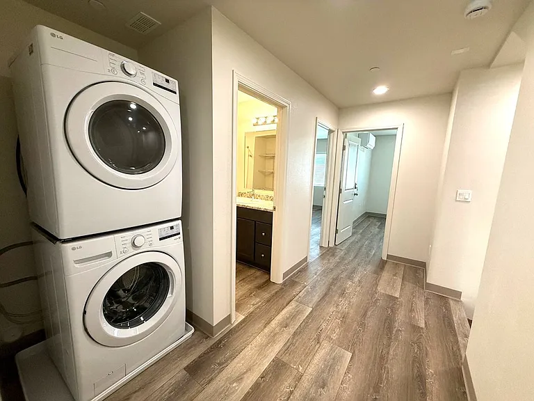 529 S Pine St — Photo 8
