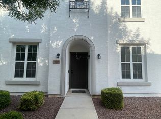 896 S Wallrade Ln, Gilbert, AZ 85296