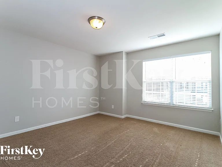 1541 Weatherend Dr — Photo 10